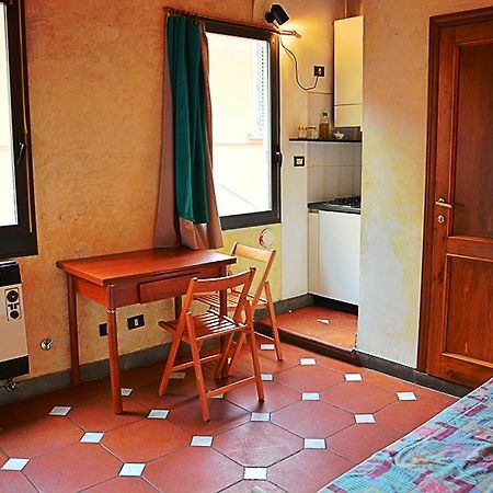 Alessandro'S Small Apartment Флоренция Экстерьер фото